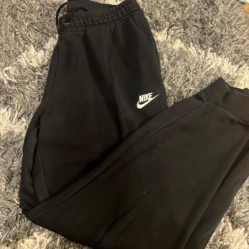 Nike Sportswear Essential
Women's Fleece Pants